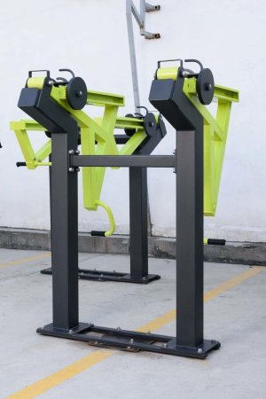 P-1805 Уличный тренажер Тяга к поясу стоя с переменной нагрузкой ZAVODSPORTA