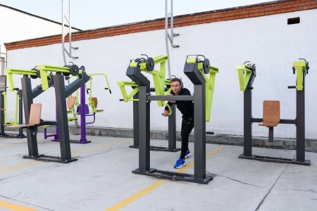 P-1805 Уличный тренажер Тяга к поясу стоя с переменной нагрузкой ZAVODSPORTA